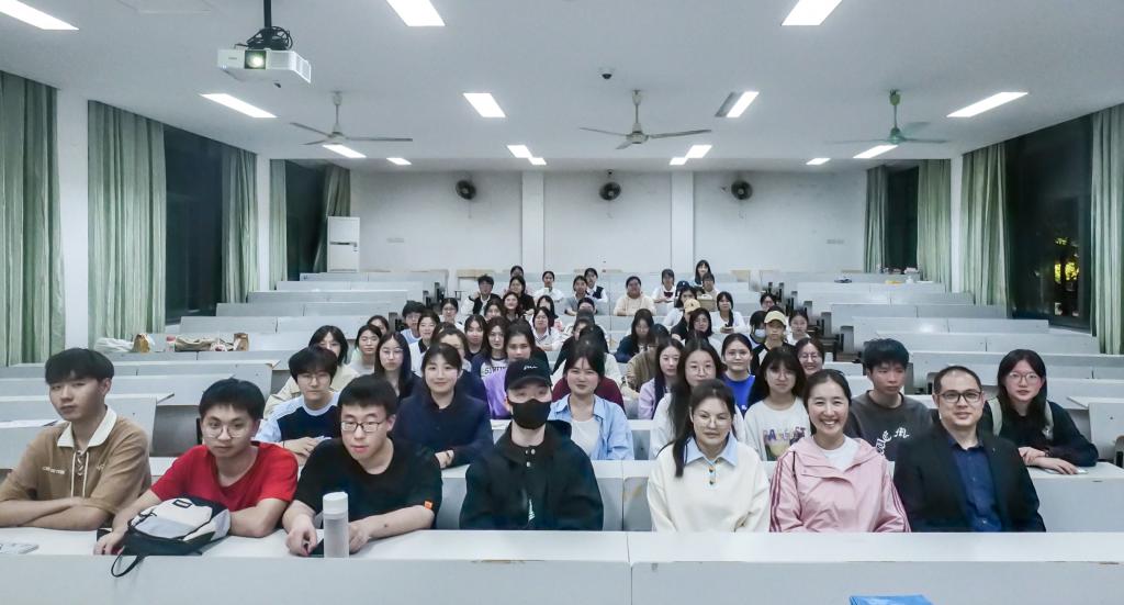 在线买世界杯平台打造“可梦”生涯发展讲坛工作品牌，助力优良学风创建