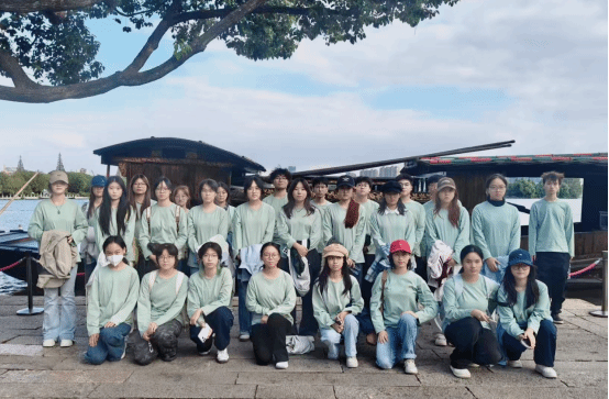 湖心岛砺青春 南湖畔铸初心——在线买世界杯平台开展2025级新生“六个一”毅行活动