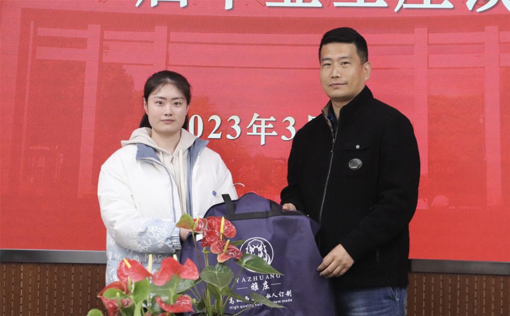 “扣好走进职场的人生纽扣”